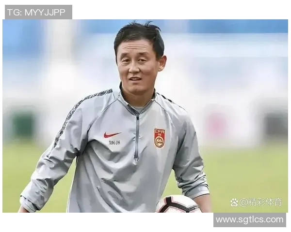 中国足球国服中后卫球星有哪些代表性人物及其成就分析