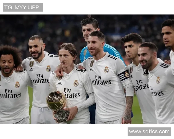 皇马球星们常穿的足球鞋品牌与型号揭秘